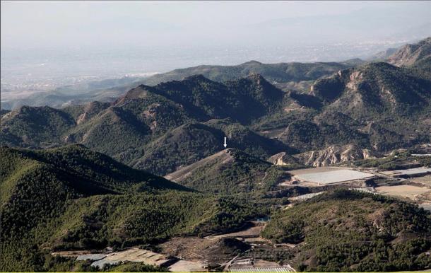 Ubicación del sitio de La Bastida de El Argar entre las cadenas montañosas de Espuña y La Tercia en España. (ALGUNOS, UAB / PLOSONE)