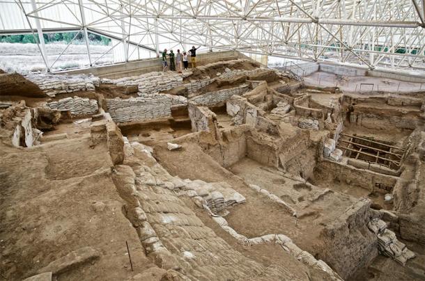 Mirando hacia abajo sobre la excavación sur de Çatalhöyük, temporada previa a 2015. (Proyecto de investigación Çatalhöyük / CC BY-NC-SA 2.0)