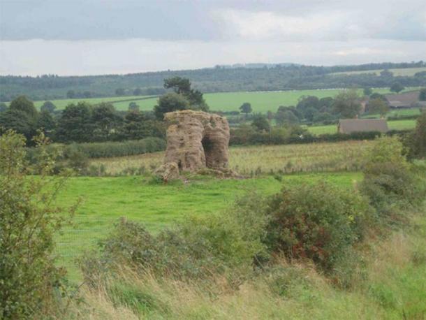 La monumental Piedra Druida de Blidworth, que se dice que es un depósito de sedimentos que quedó después de la última Edad de Hielo, se encuentra a unos 4 metros (13 pies) de altura en un terreno privado cerca del pueblo de Blidworth y se puede ver desde un sendero público. (Jim Thornton / CC BY-SA 2.0)