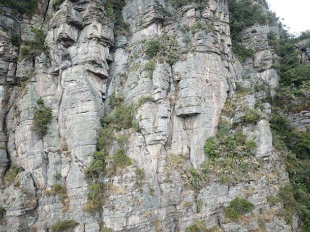 Muchas caras posibles son visibles en los acantilados de PeÃ±a de Juaica.