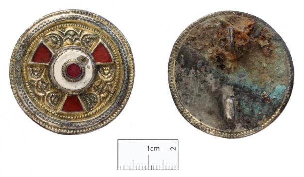 Este broche adornado fue probablemente un regalo de la familia real de Kent. (Imagen: Canterbury Trust)