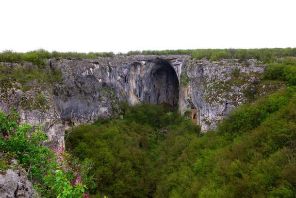 Cueva de Prohodna, Bulgaria. (Todor / Adobe Stock)