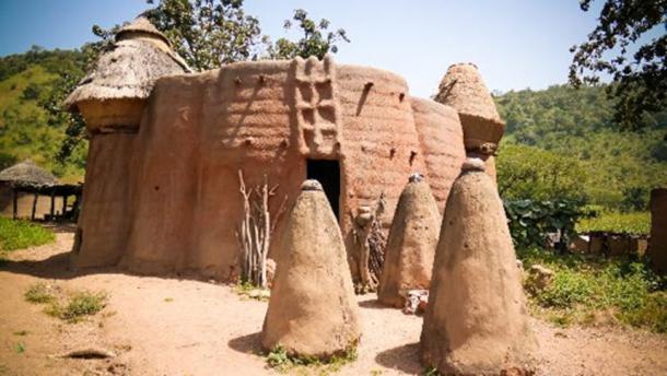 Pueblo Tammari tradicional de Tamberma en Koutammakou, la Tierra de Batammariba, regiÃ³n de Kara, Togo. (homocosmicos / adobe)