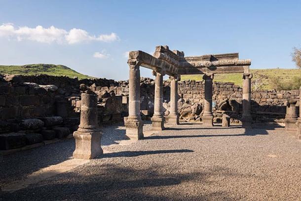 Ruinas de una antigua sinagoga en Chorazin. (Lev.Tsimbler / CC BY SA 4.0)