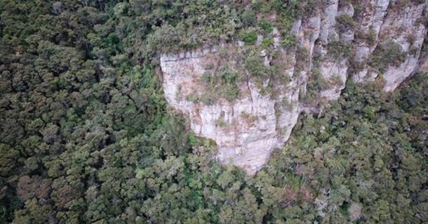 Se usaron drones para escanear el acantilado y el Ã¡rea boscosa circundante