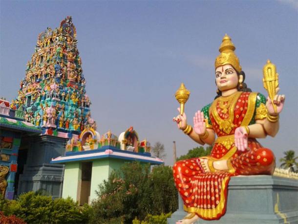 Lord Shiva Temple Gopuram en Kanipakam, Distrito Chittor, Andhra Pradesh (Adityamadhav83 / CC BY-SA 3.0)