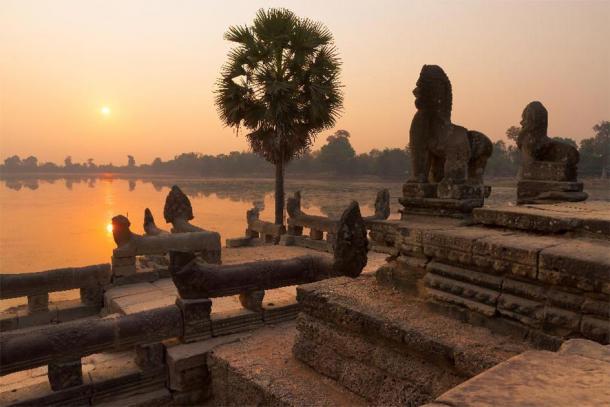 El sitio del embalse de Srah Srang al atardecer, Angkor Archaeological Park, Camboya. (fotografías steph / Adobe Stock)