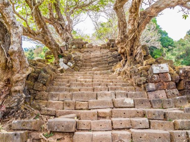 Escalera a Vat Phou, Laos. (Takashi Images / Adobe stock)