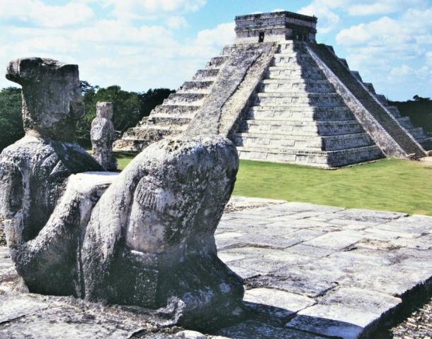 Estatua "mirando hacia atrás" a Chichén Itzá. (George Fery)