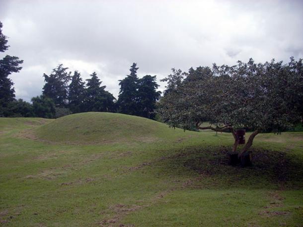 MontÃ­culo sin restaurar en el parque arqueolÃ³gico de Kaminaljuyu, Ciudad de Guatemala. (Simon Burchell / CC BY-SA 3.0)