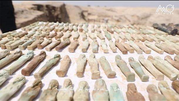 Foto de las muchas figuras ushabti encontradas en el sitio arqueológico de Saqqara. (Ministerio de Turismo y Antigüedades de Egipto)