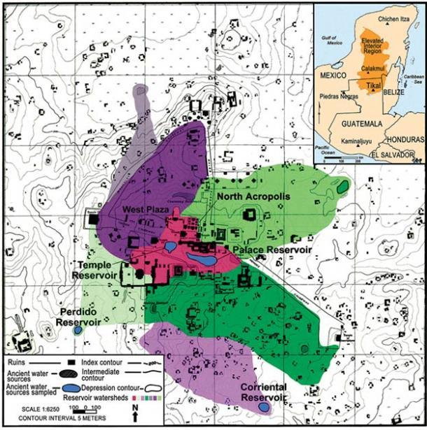 Mapa de la cuenca del núcleo del sitio de Tikal. El área roja en el medio del mapa representa la parte del núcleo del sitio que drena en los Depósitos del Templo y el Palacio. (Lentz et al. 2020)