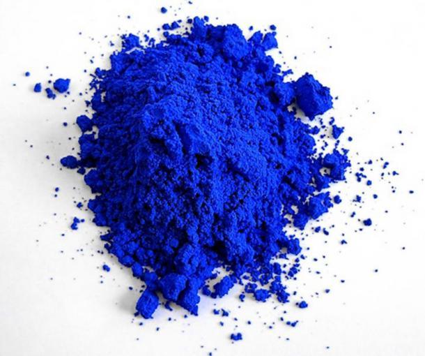 Fotografía de “YInMn Blue” sintetizada en 2017 por el químico (OSU) Mas Subramanian y su equipo en el laboratorio. (CC BY-SA 4.0)