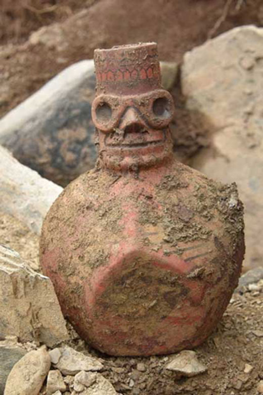 Una embarcación decorativa de Wari encontrada en el sitio arqueológico de Espiritu Pampa en el sur de Cusco. (Ministerio de Cultura del Perú)